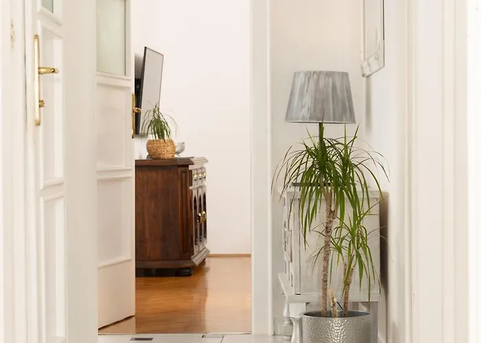Artistic Luxury Flat With Colosseum View פולה