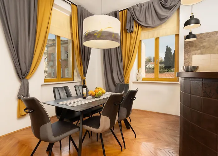 Artistic Luxury Flat With Colosseum View * פולה