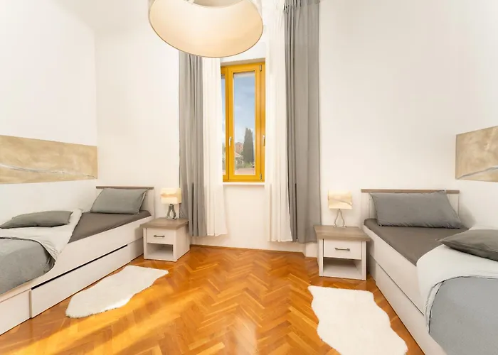 Artistic Luxury Flat With Colosseum View דירה פולה