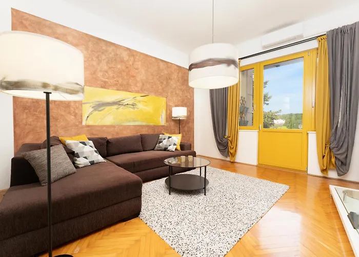 Artistic Luxury Flat With Colosseum View פולה