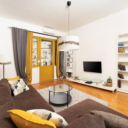 아파트 Artistic Luxury Flat With Colosseum View 풀라